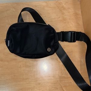 Lululemon Everywhere Belt Bag - Black
